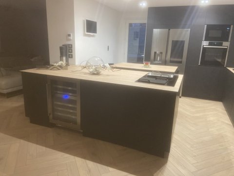 Création et installation de meuble de cuisine avec ilot central clé en main à Châteauneuf-sur-Isère